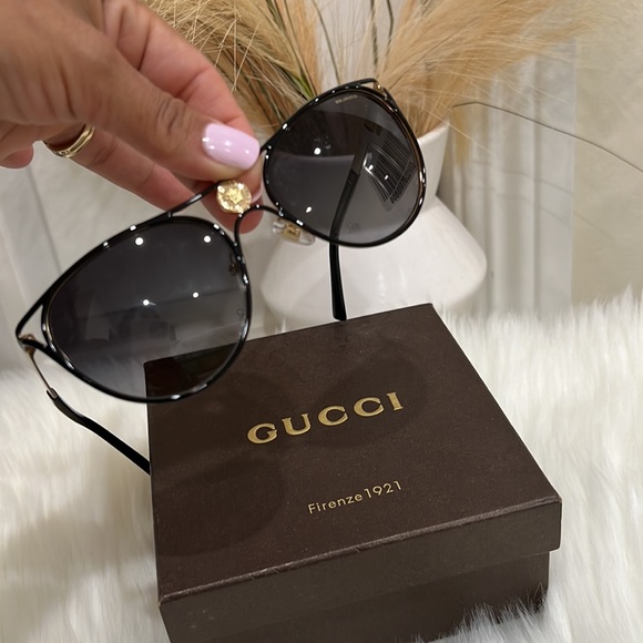 🔥SOLD🔥💛Versace
Women's Polarized Brow Bar Cat Eye Sunglasses - Picture 5 of 15